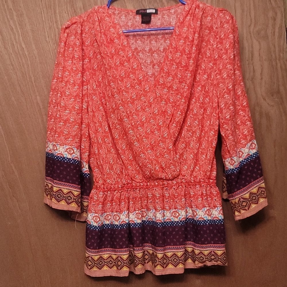 𝅺women's black note peplum top.  Size small.